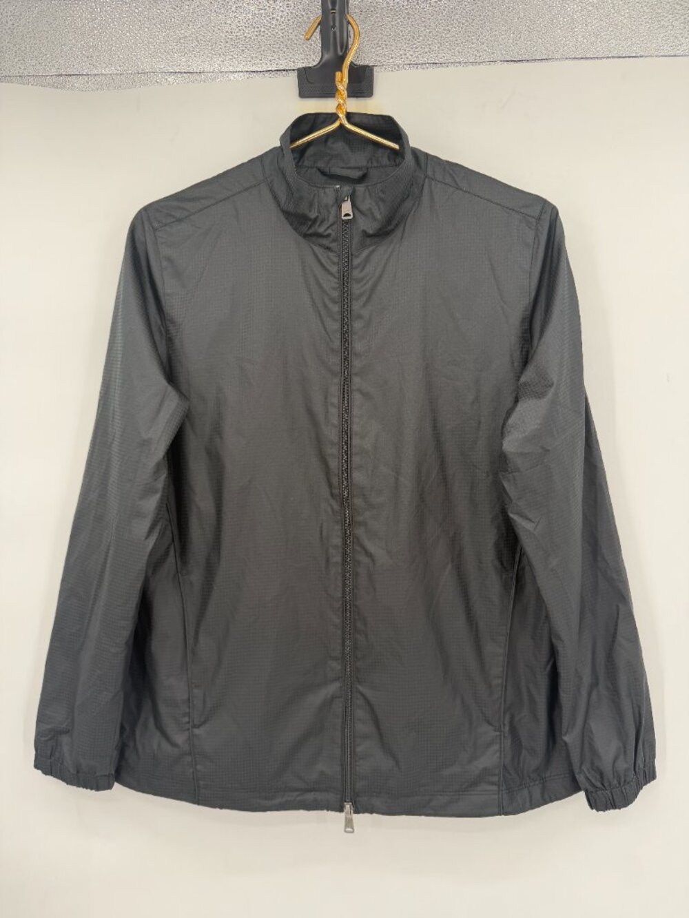 Greg Norman Men’s Medium Black Lightweight Golf Full Zip Windbreaker Jacket